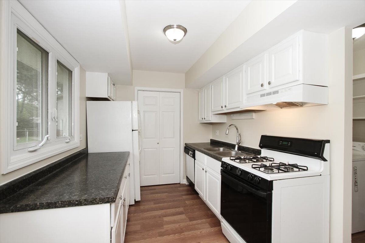 1475 Rosedale Lane Hoffman Estates, IL 60169 - Photo 7 of 25