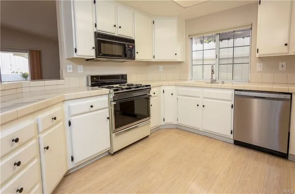 $2,190 | 28050 Bavaria Drive, Menifee, CA 92585