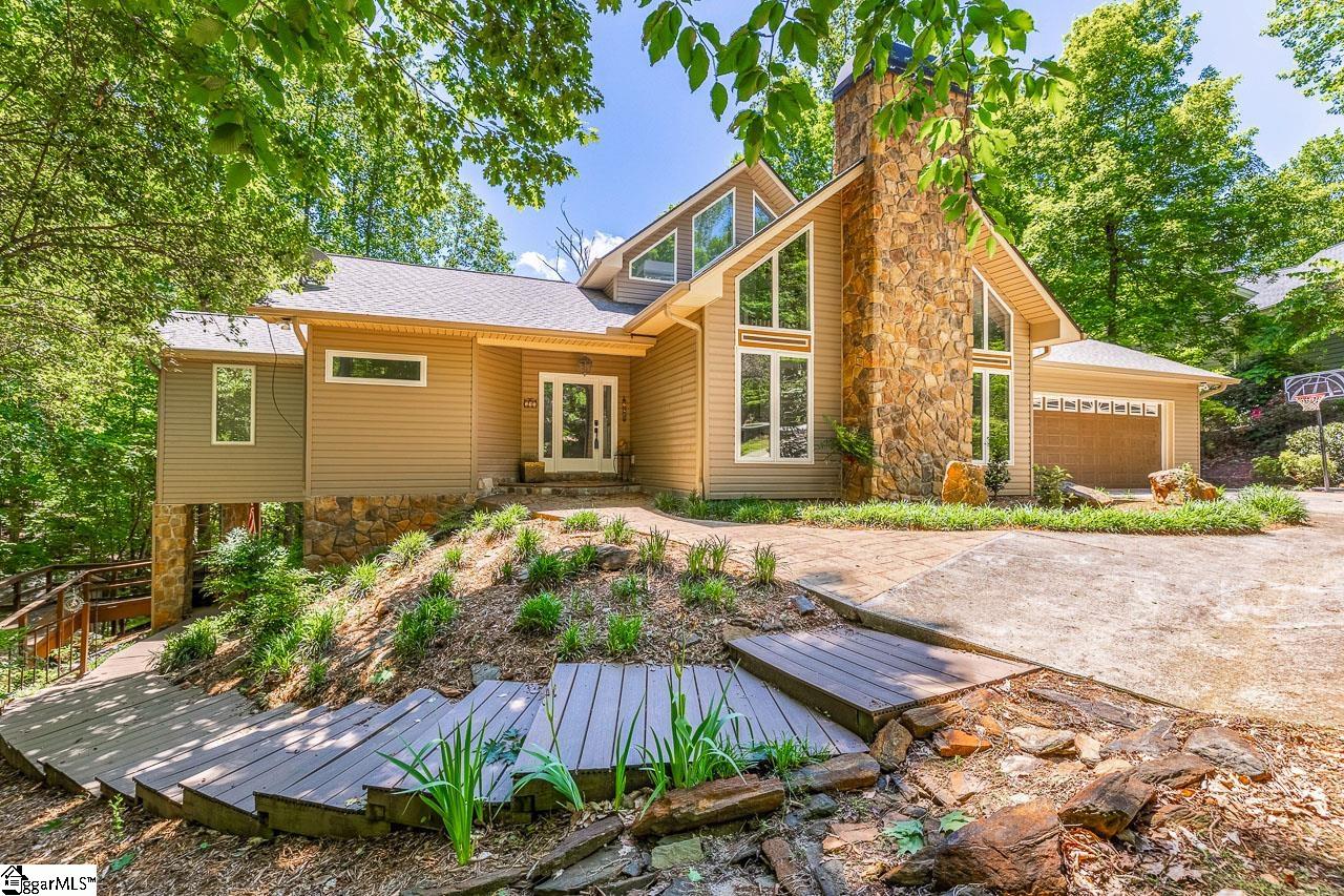 290 Coves End Point Seneca, SC 29678 - Photo 1 of 49 Gallery Image 1