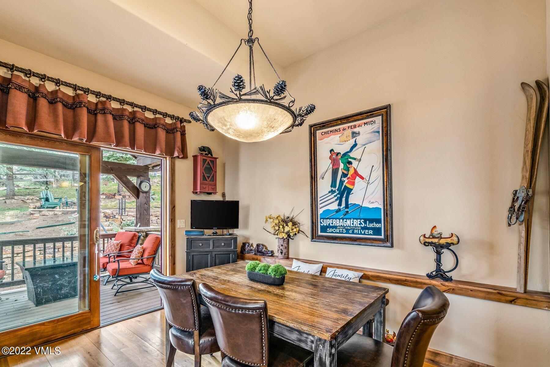 192 Mustang Road, Unit B Edwards, CO 81632 - Photo 14 of 30 Breakfast area with patio