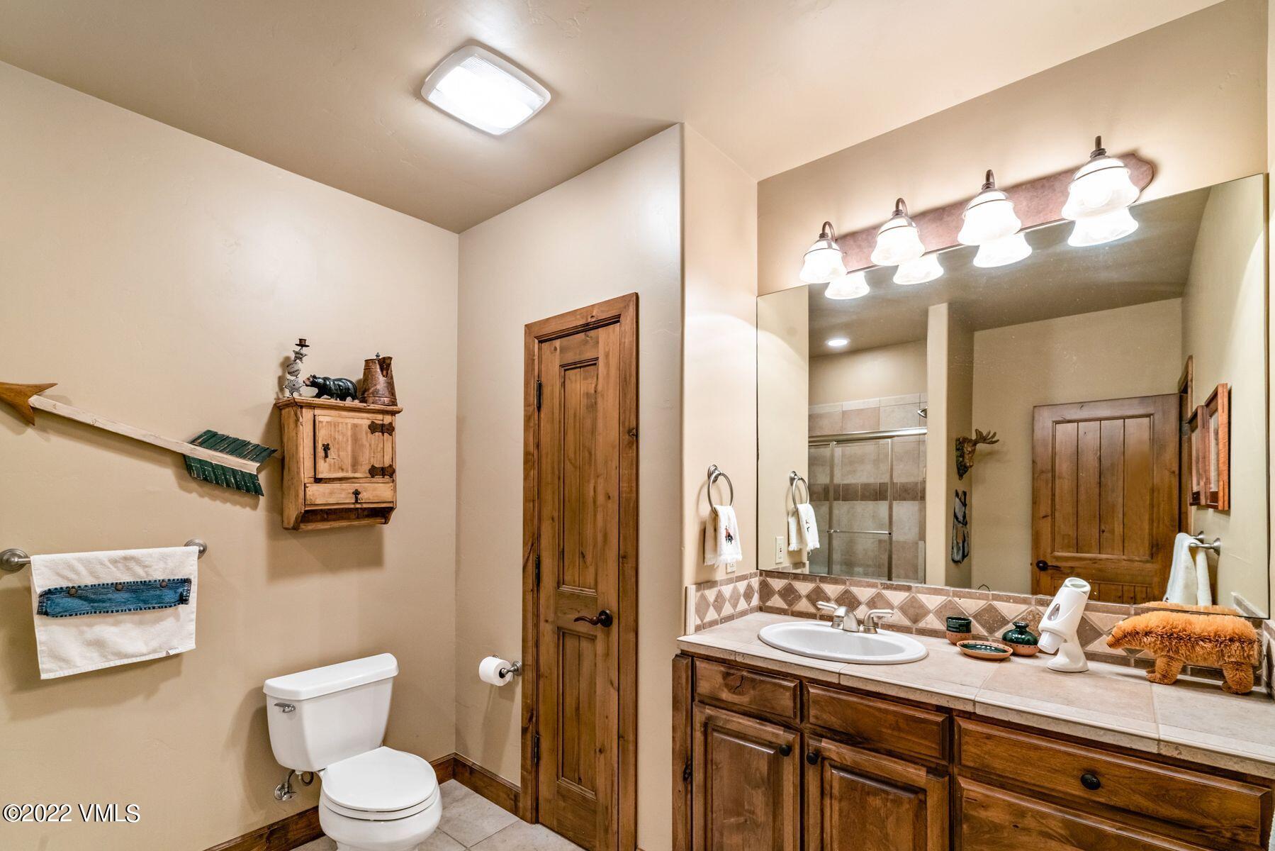 192 Mustang Road, Unit B Edwards, CO 81632 - Photo 19 of 30 Junior master bath