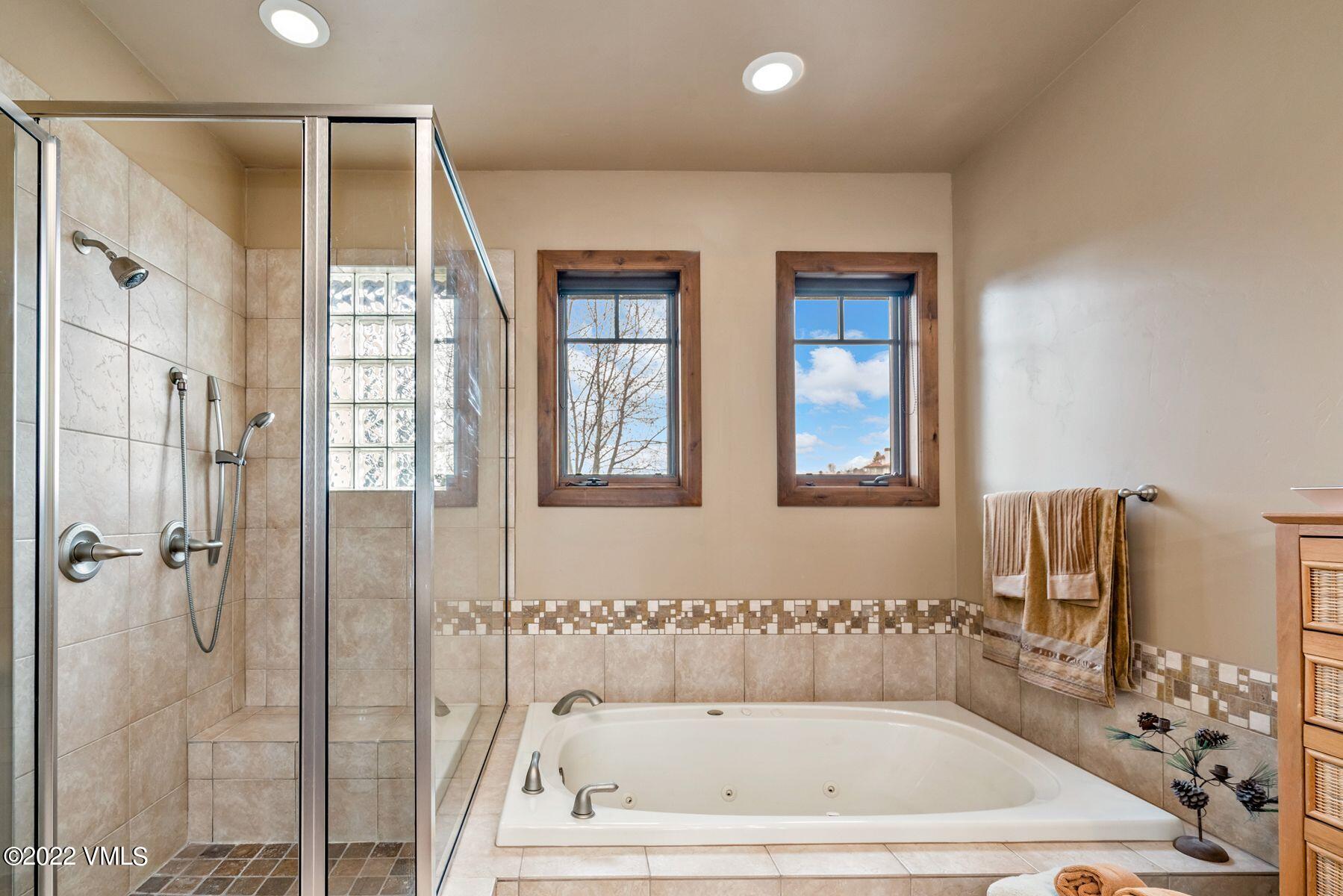 192 Mustang Road, Unit B Edwards, CO 81632 - Photo 9 of 30 Master Spa bath
