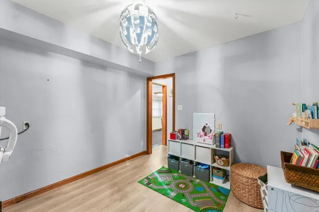 a view of livingroom with furniture