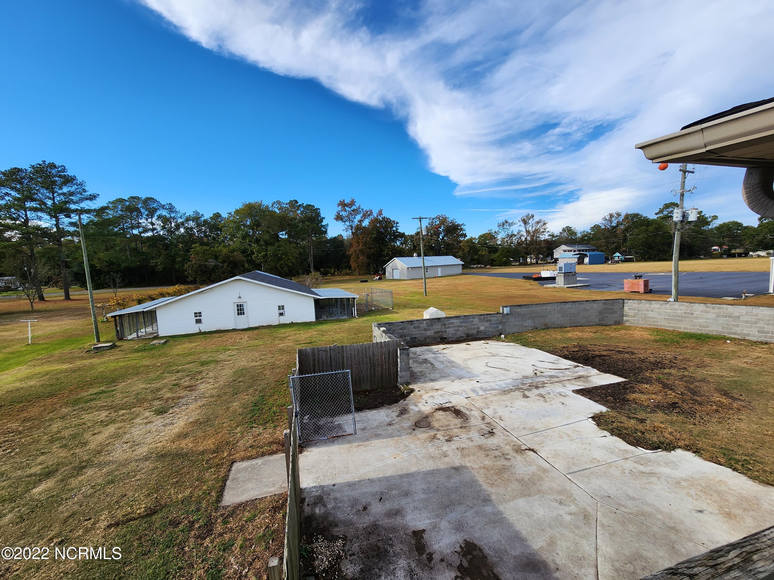 4490 Highway 41 Wallace, NC 28466 - Photo 14 of 35 Back Yard