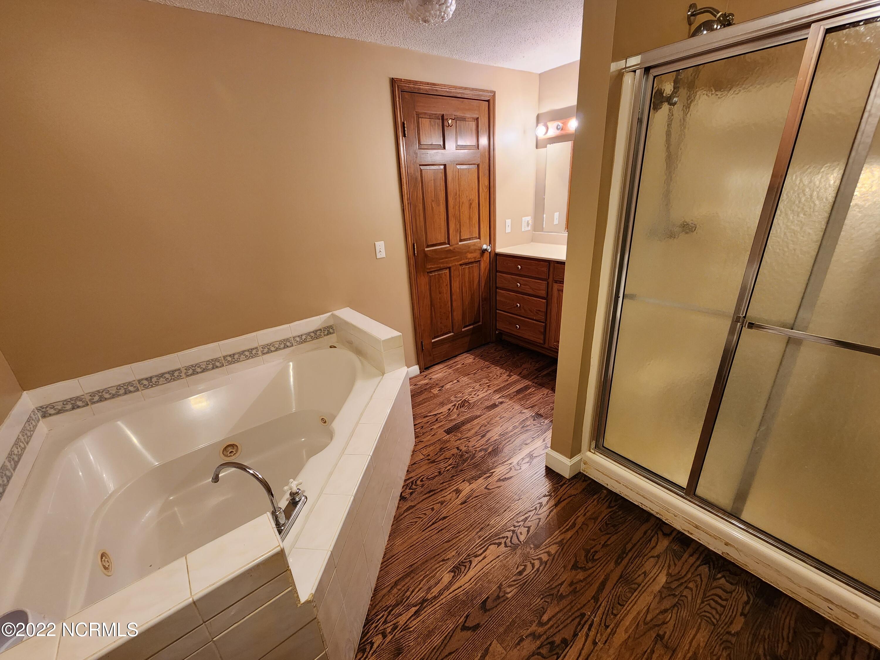 4490 Highway 41 Wallace, NC 28466 - Photo 15 of 35 Top Floor Bath