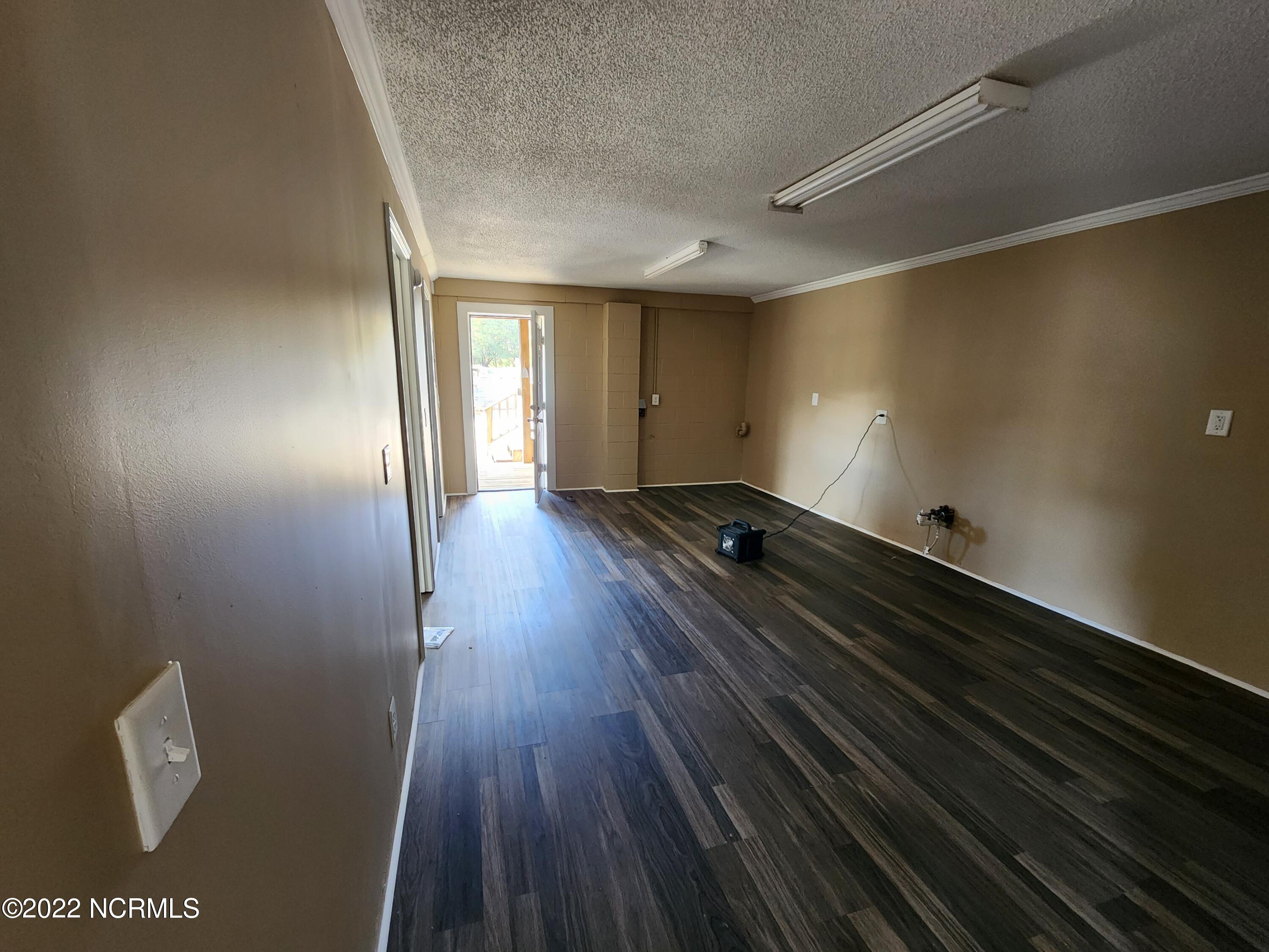 4490 Highway 41 Wallace, NC 28466 - Photo 17 of 35 Downstairs