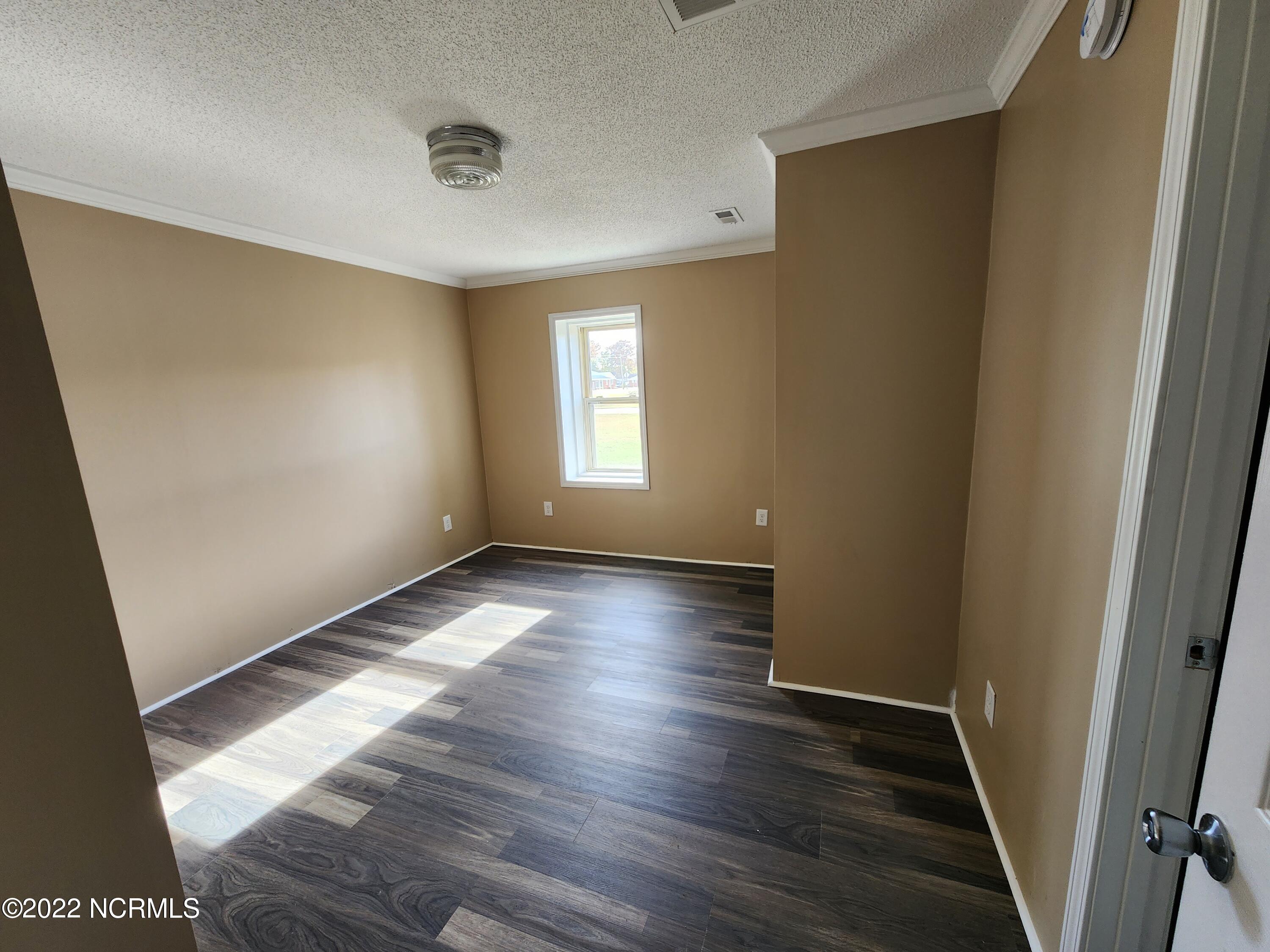 4490 Highway 41 Wallace, NC 28466 - Photo 18 of 35 Downstairs