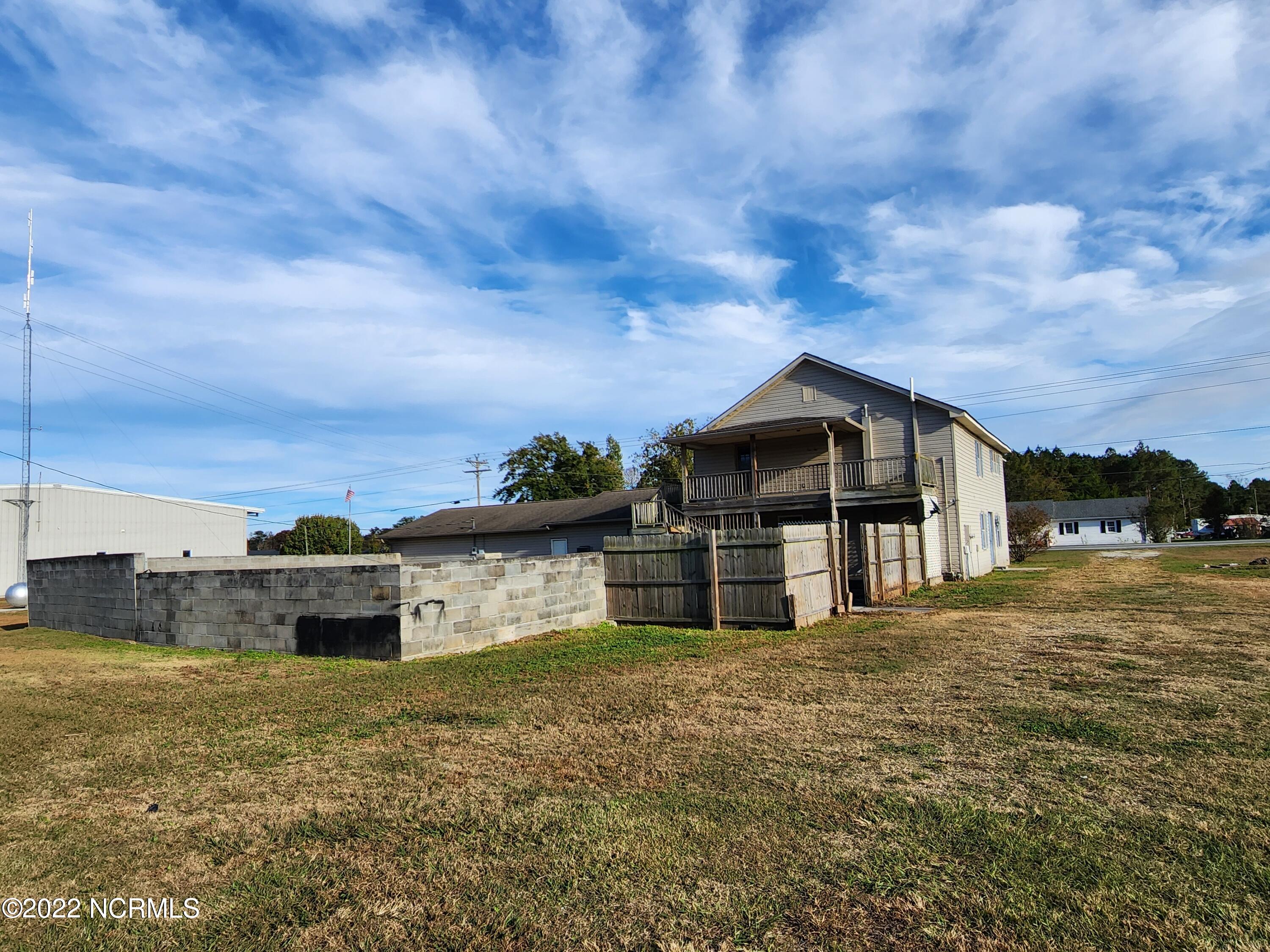4490 Highway 41 Wallace, NC 28466 - Photo 24 of 35 Back of House
