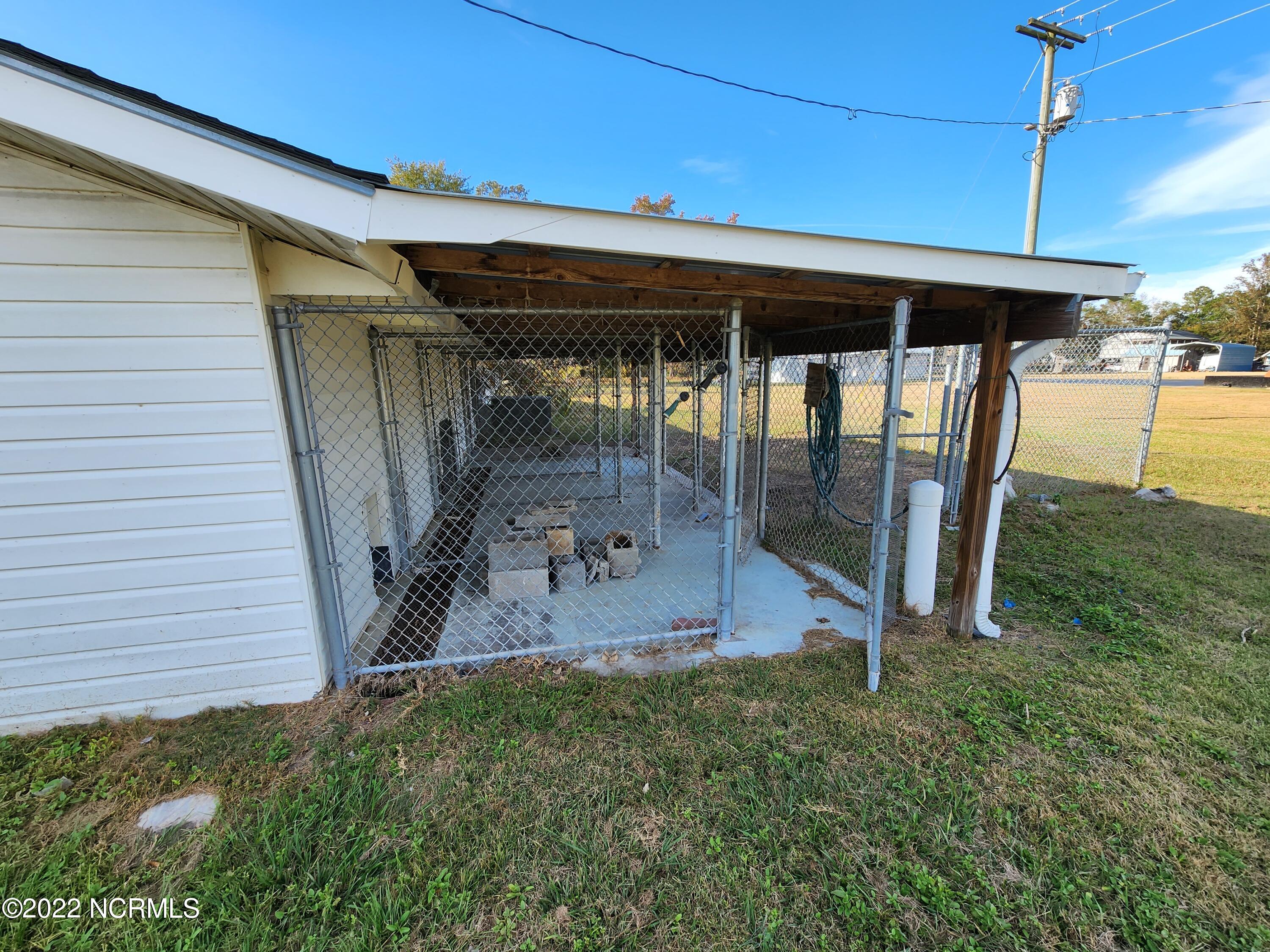4490 Highway 41 Wallace, NC 28466 - Photo 33 of 35 Fenced Areas