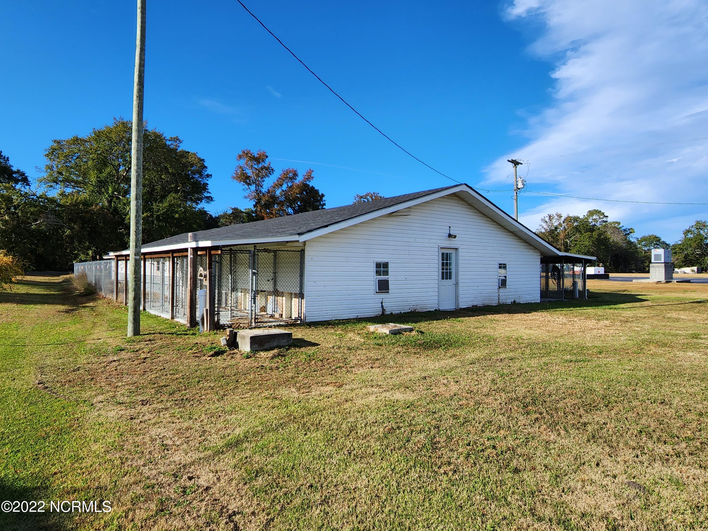 4490 Highway 41 Wallace, NC 28466 - Photo 5 of 35 Work Shop / Kennel