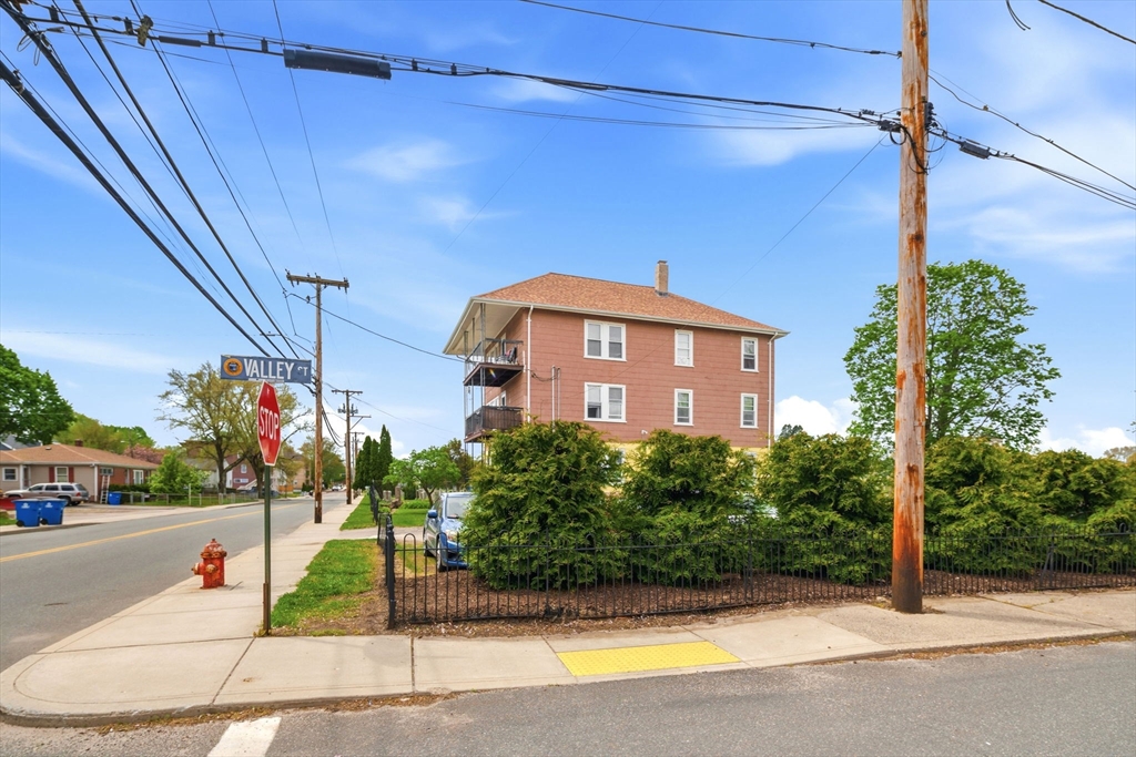612 Rathbun Street Blackstone, MA 01504 - Photo 8 of 41