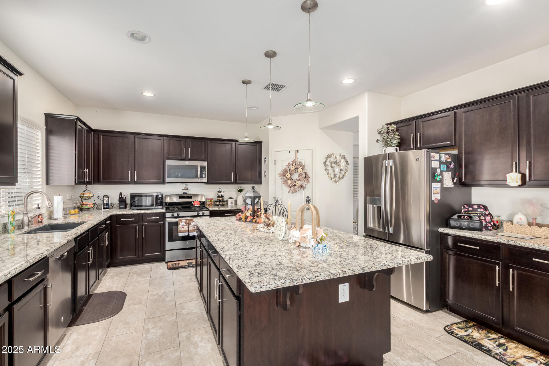 2665 East Gillcrest Road Gilbert, AZ 85298 - Photo 15 of 48 a kitchen with stainless steel appliances kitchen island granite countertop a sink stove and refrigerator