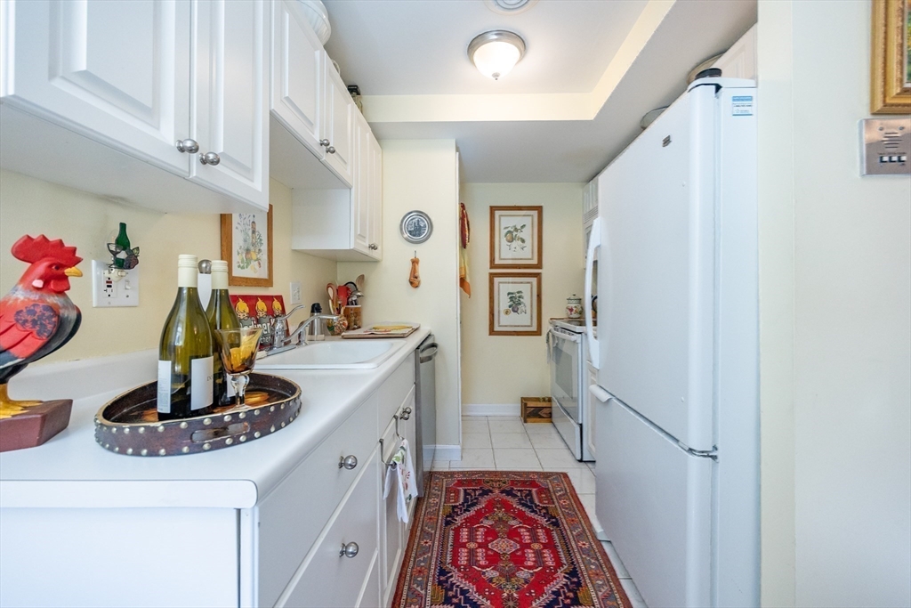 75 Glen Road, Unit B4 Brookline, MA 02445 - Photo 13 of 39