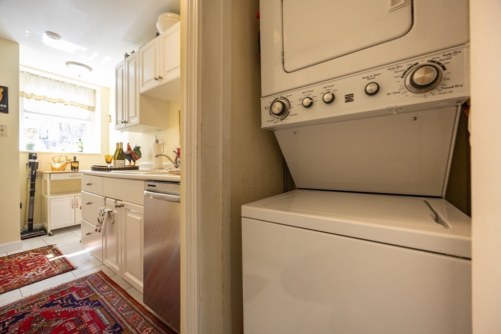 75 Glen Road, Unit B4 Brookline, MA 02445 - Photo 15 of 39