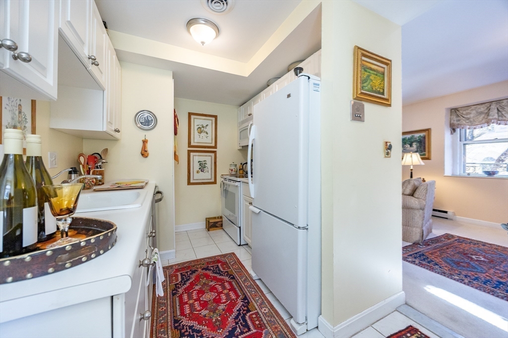 75 Glen Road, Unit B4 Brookline, MA 02445 - Photo 17 of 39