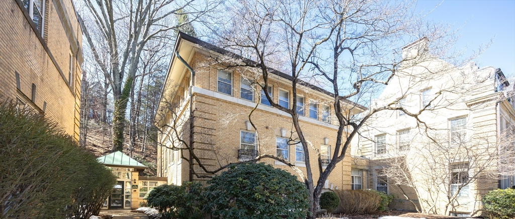 75 Glen Road, Unit B4 Brookline, MA 02445 - Photo 2 of 39