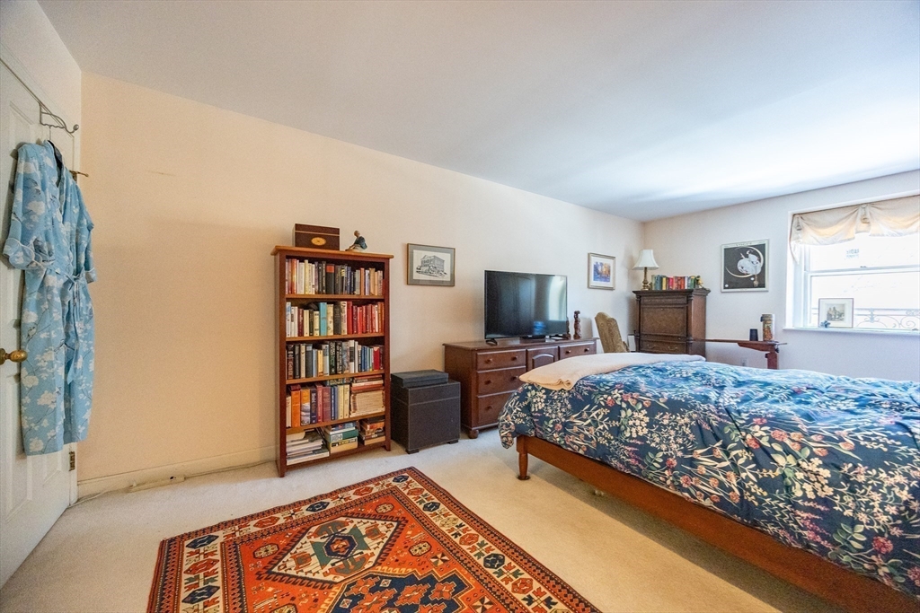 75 Glen Road, Unit B4 Brookline, MA 02445 - Photo 24 of 39