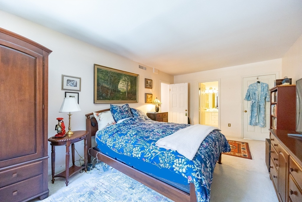 75 Glen Road, Unit B4 Brookline, MA 02445 - Photo 25 of 39