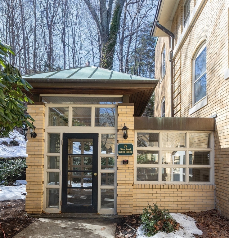 75 Glen Road, Unit B4 Brookline, MA 02445 - Photo 4 of 39