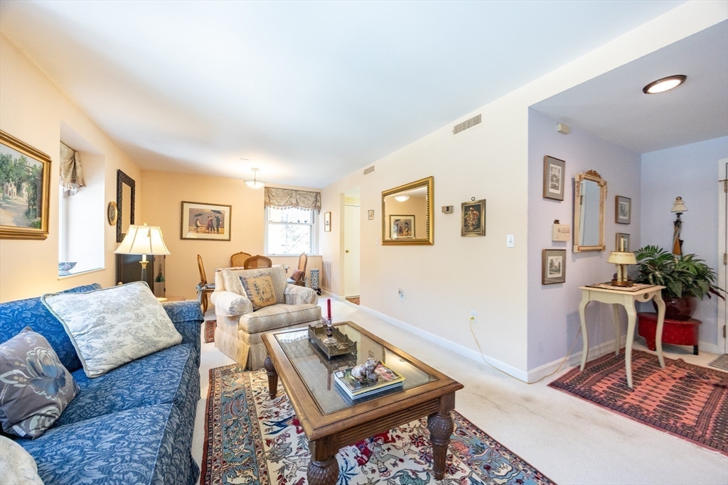 75 Glen Road, Unit B4 Brookline, MA 02445 - Photo 7 of 39