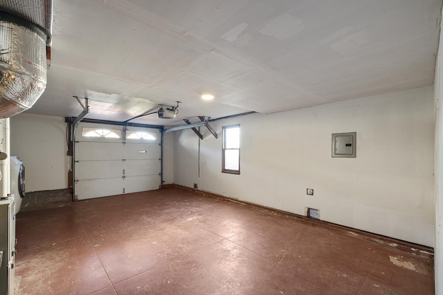 943 Hillcrest Boulevard Millbrae, CA 94030 - Photo 44 of 51 an empty room with windows