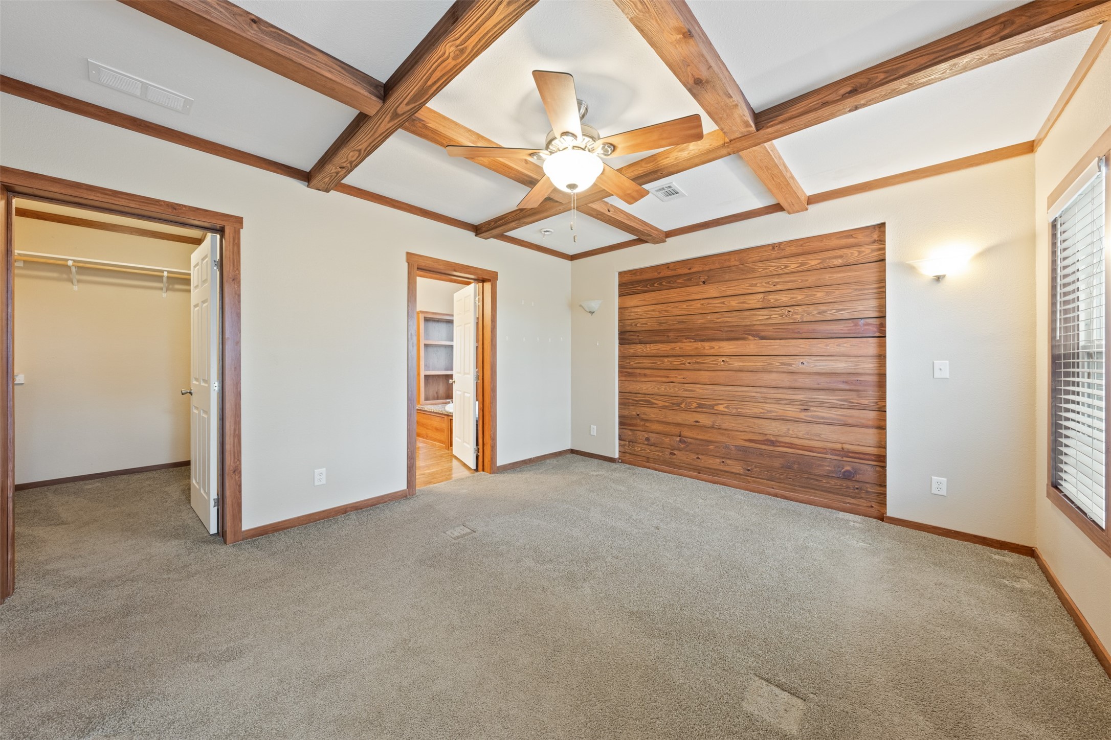 4636 Highway 71 Columbus, TX 78934 - Photo 41 of 50 an empty room with windows and closet