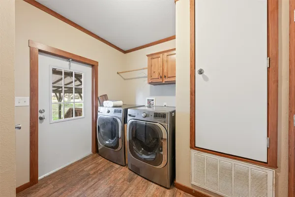 $1,144,160 | 4636 Highway 71, Columbus, TX 78934