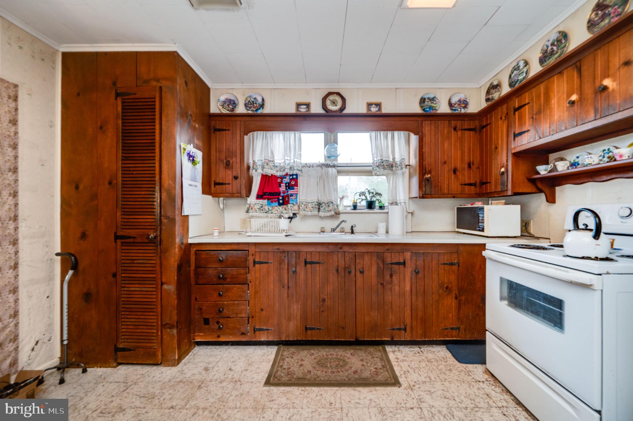 1430 Logan Street Reading, PA 19607 - Photo 9 of 34