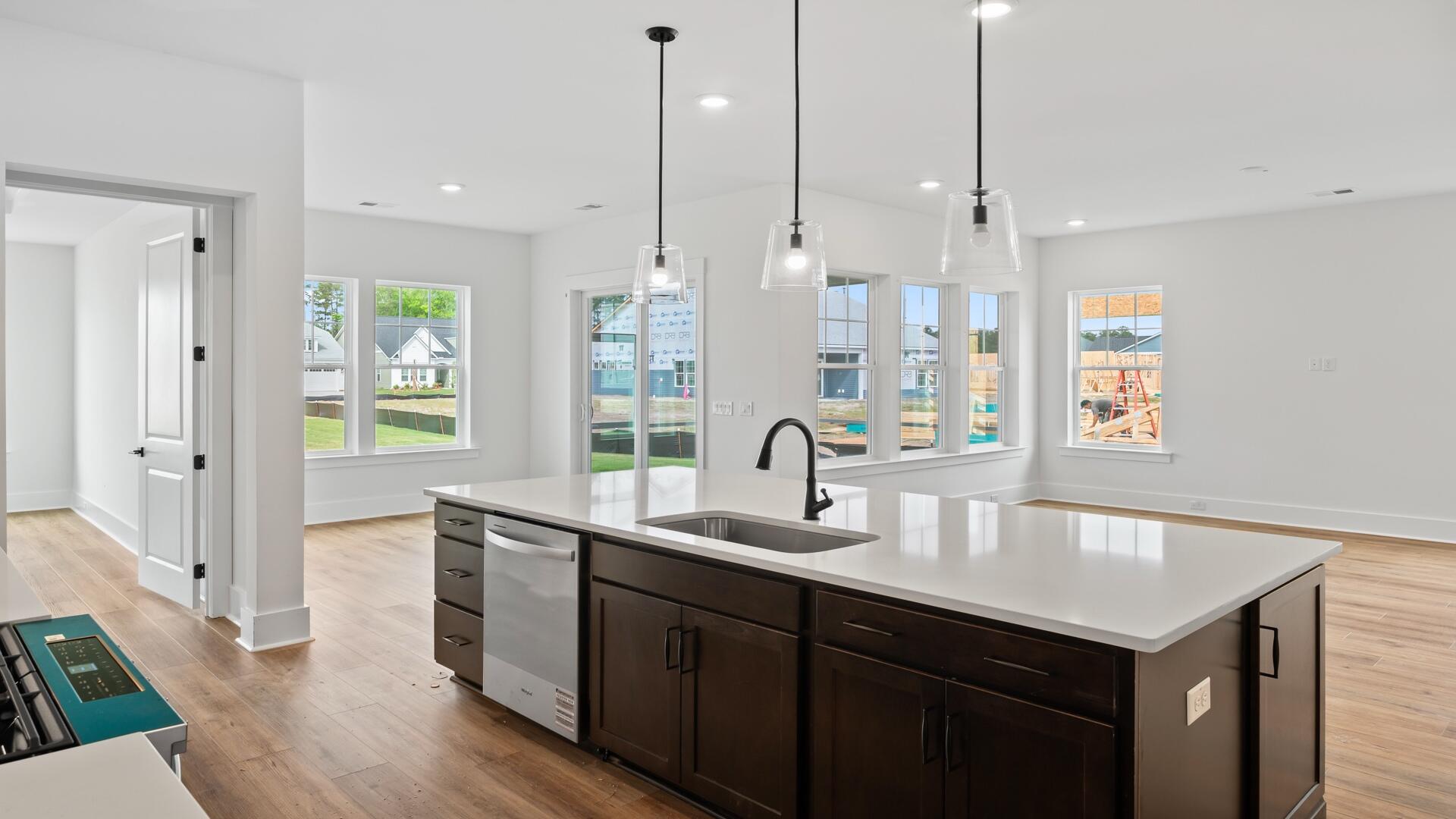 135 Summerwind Drive Summerville, SC 29486 - Photo 2 of 10 Kitchen(2)