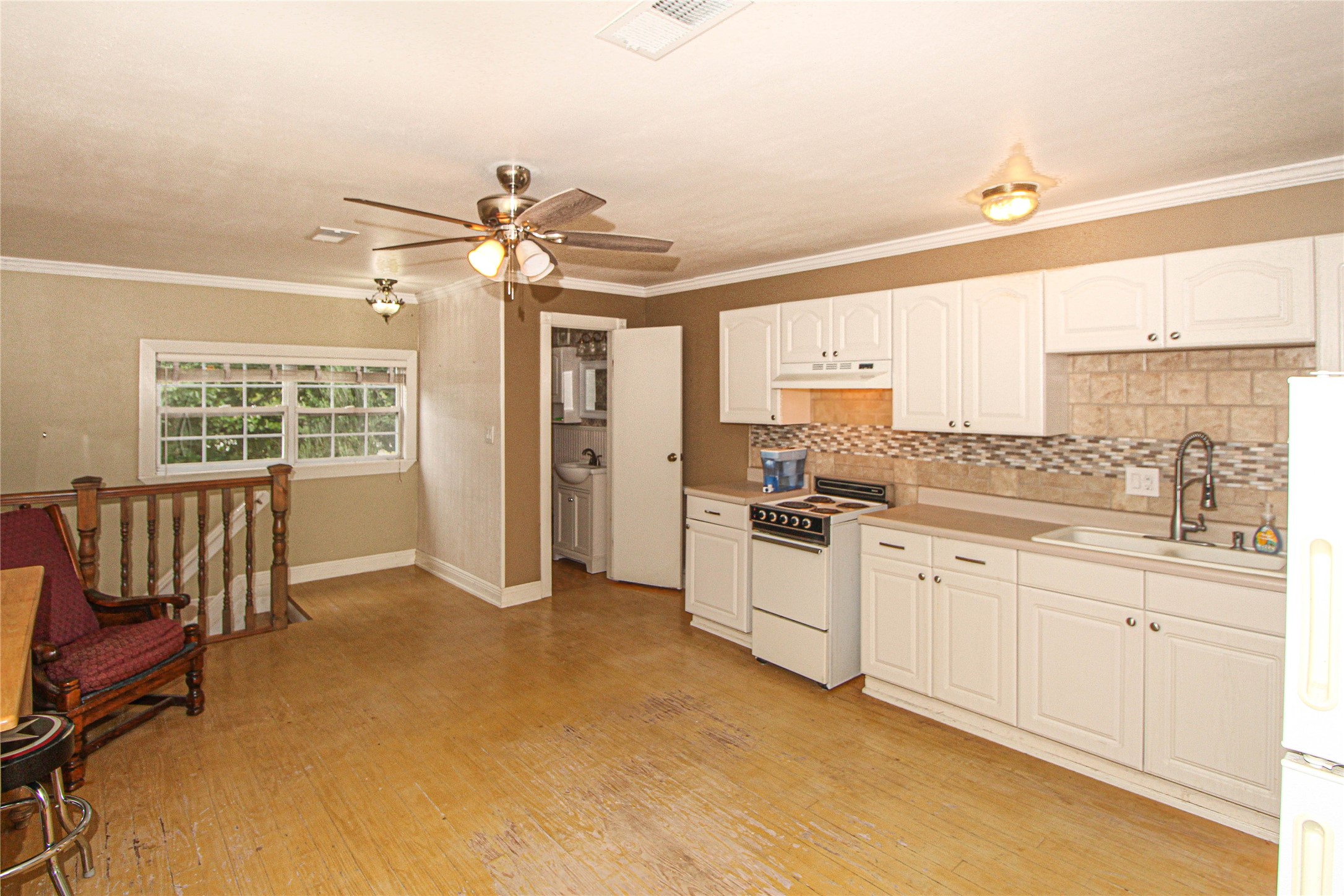 139 Berts Farm Road Livingston, TX 77351 - Photo 28 of 41 a kitchen with granite countertop a stove a sink and a refrigerator