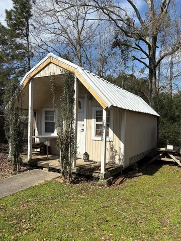 a view of a house with yard and a tree