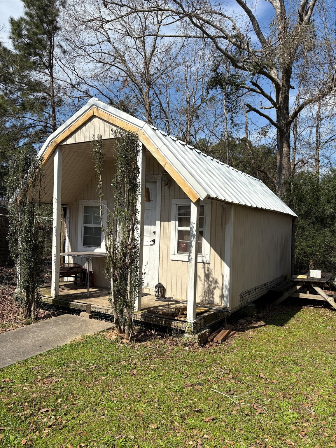 139 Berts Farm Road Livingston, TX 77351 - Photo 35 of 41 a view of a house with yard and a tree