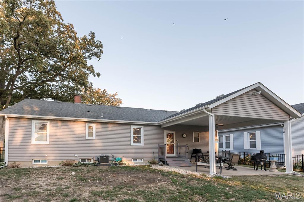 445 South Railway Street Mascoutah, IL 62258 - Photo 12 of 51