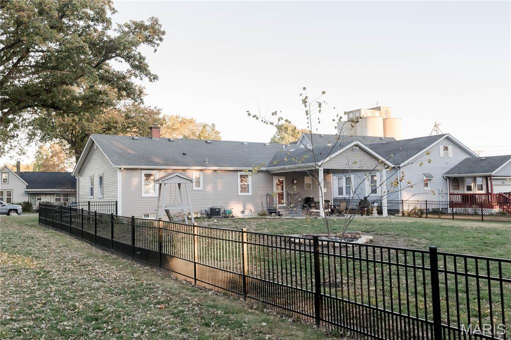 445 South Railway Street Mascoutah, IL 62258 - Photo 14 of 51