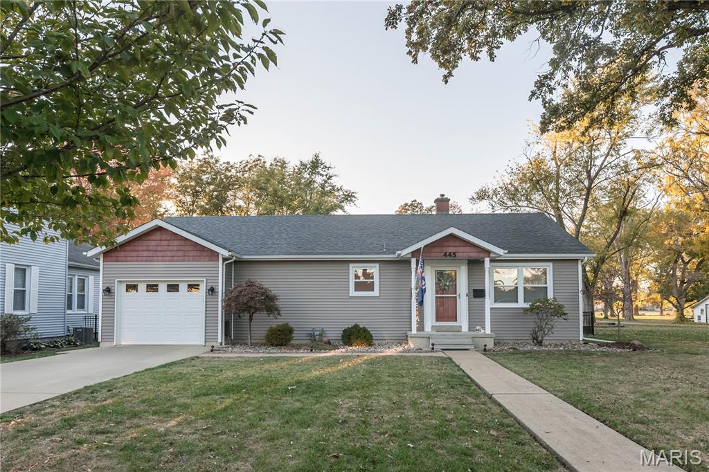 445 South Railway Street Mascoutah, IL 62258 - Photo 2 of 51