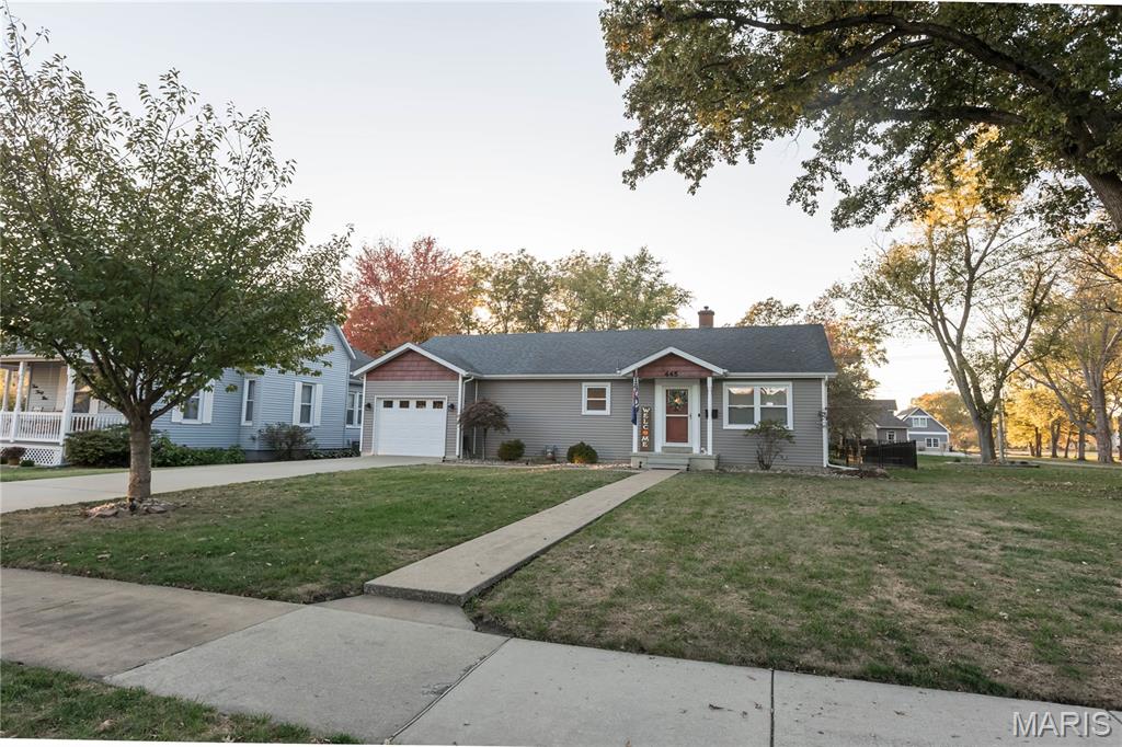 445 South Railway Street Mascoutah, IL 62258 - Photo 4 of 51