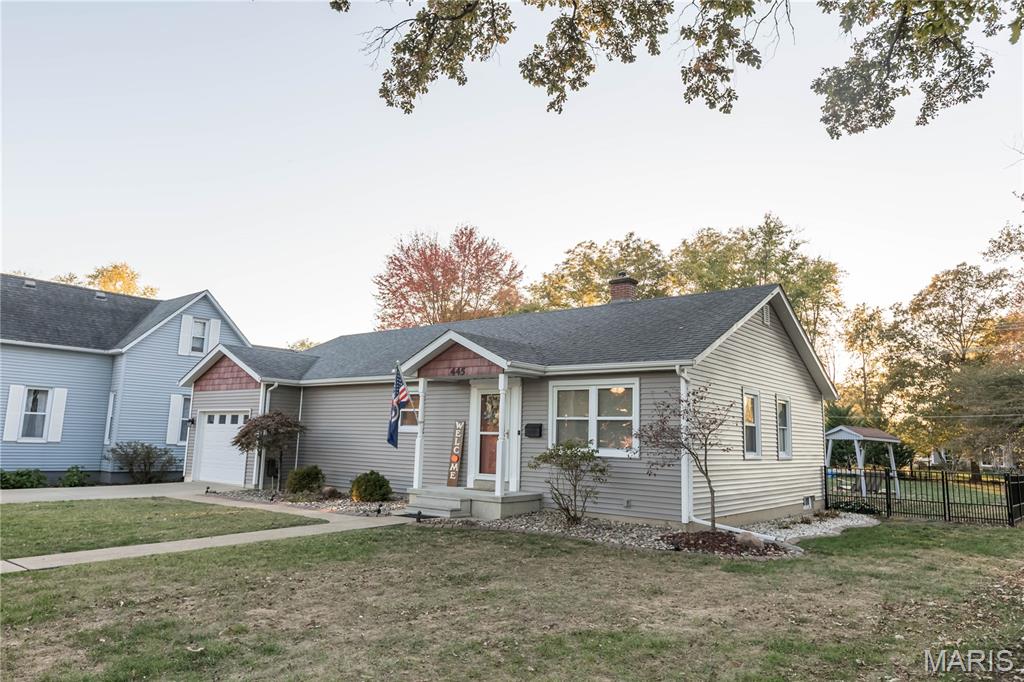 445 South Railway Street Mascoutah, IL 62258 - Photo 5 of 51