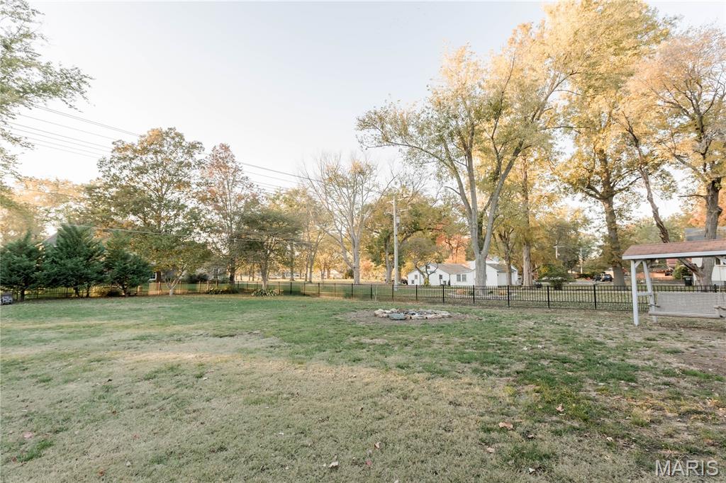 445 South Railway Street Mascoutah, IL 62258 - Photo 9 of 51