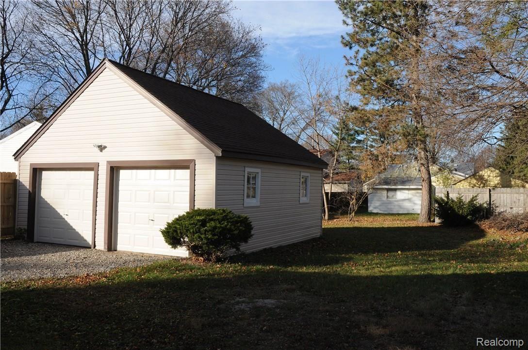 6432 Logan Road Waterford, MI 48329 - Photo 2 of 14 image.jpg
