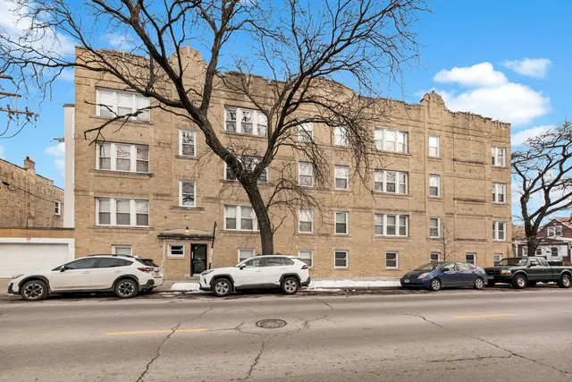 $270,000 | 4241 North Kimball Avenue, Unit 2, Chicago, IL 60618