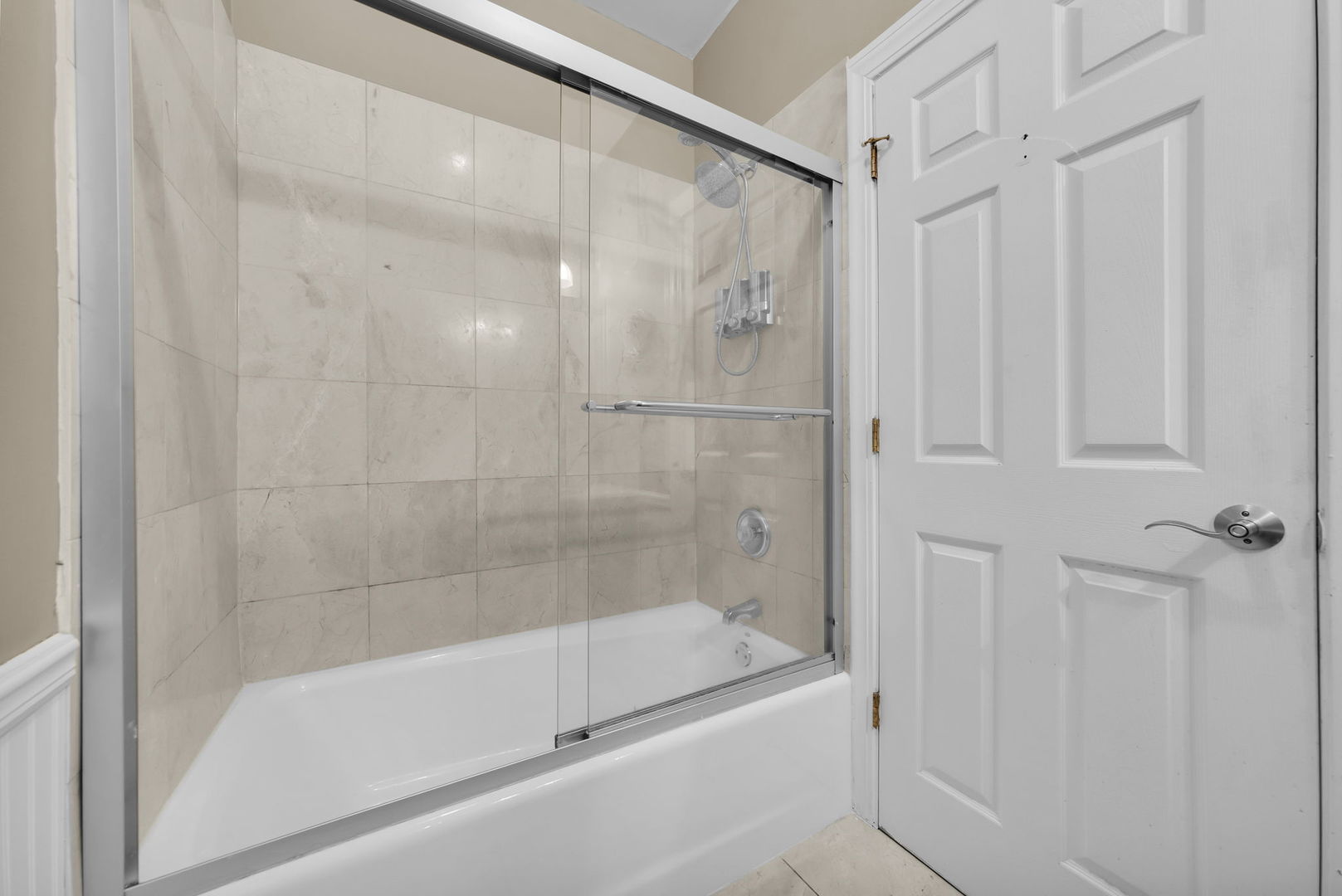 4241 North Kimball Avenue, Unit 2 Chicago, IL 60618 - Photo 13 of 16 a bathroom with a bathtub