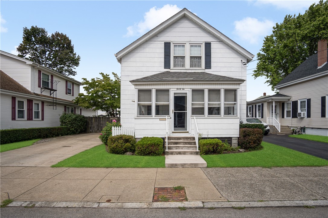 32 Calder Street Pawtucket, RI 02861 - Photo 1 of 24 Gallery Image 1