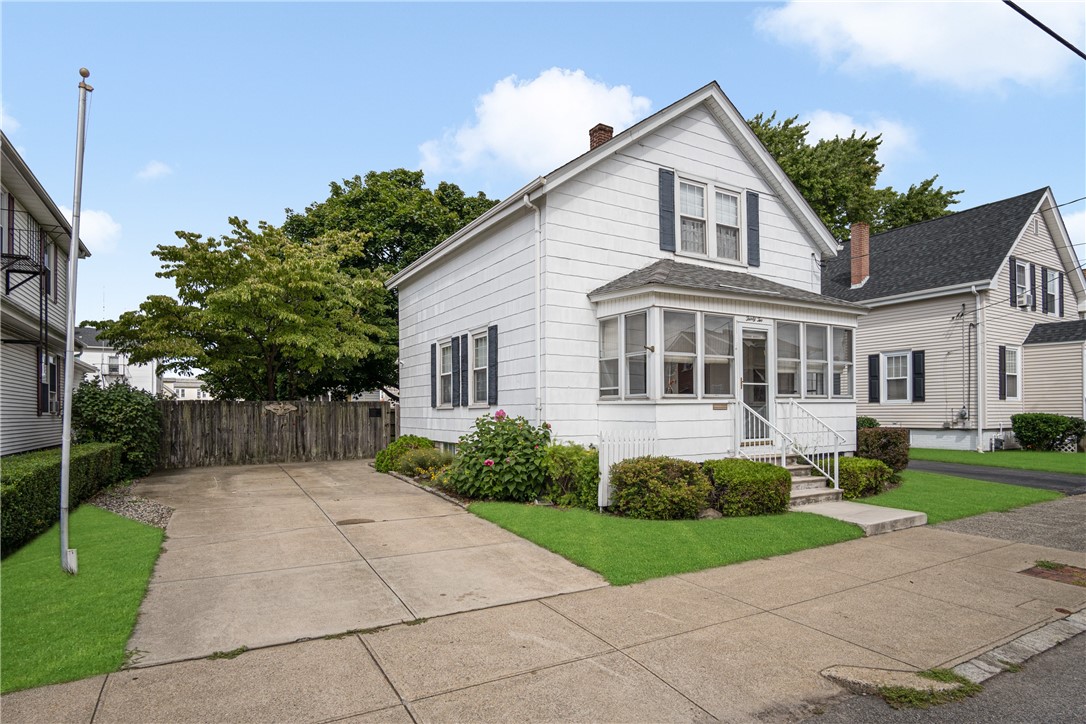 32 Calder Street Pawtucket, RI 02861 - Photo 3 of 24 Gallery Image 3