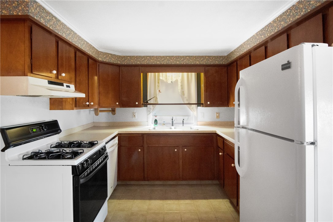 32 Calder Street Pawtucket, RI 02861 - Photo 8 of 24 Gallery Image 8