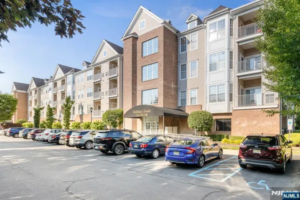 $299,000 | 134 Cory Lane, Unit 134, Elmwood Park, NJ 07407