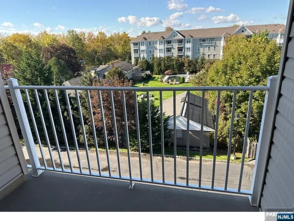 $299,000 | 134 Cory Lane, Unit 134, Elmwood Park, NJ 07407