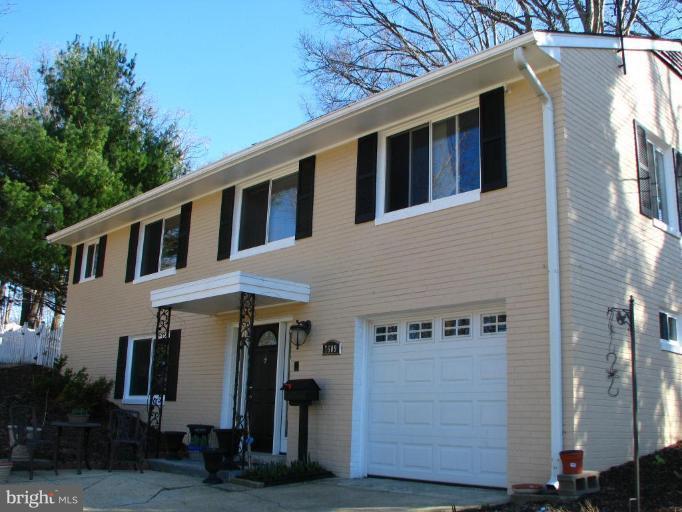 7609 Hamlet Street Springfield, VA 22151 - Photo 1 of 28 Exterior (Main)