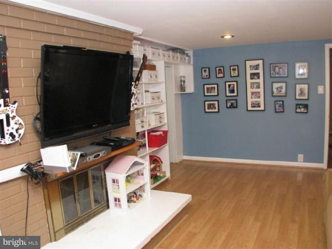 7609 Hamlet Street Springfield, VA 22151 - Photo 14 of 28 Family Room