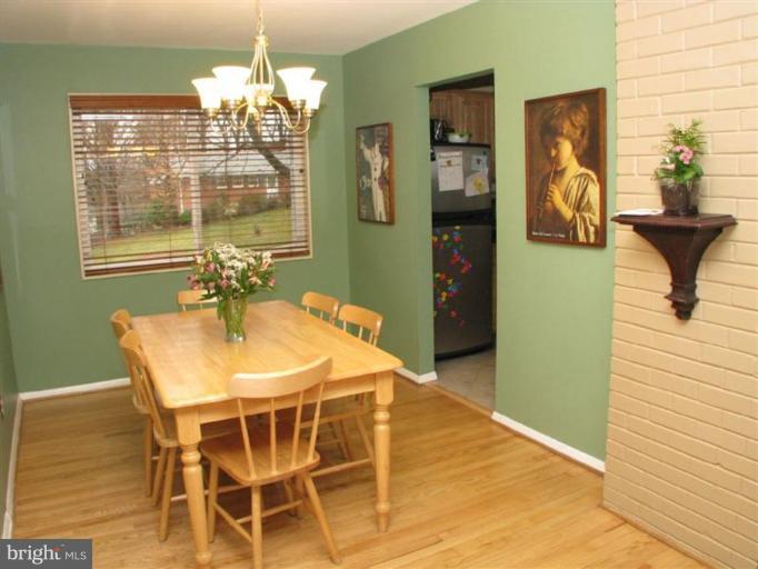 7609 Hamlet Street Springfield, VA 22151 - Photo 3 of 28 Dining Room