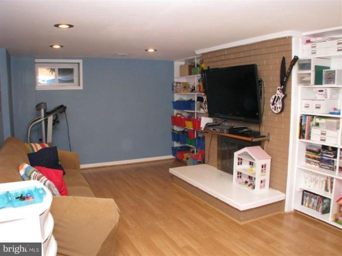 7609 Hamlet Street Springfield, VA 22151 - Photo 22 of 28 Family Room #2
